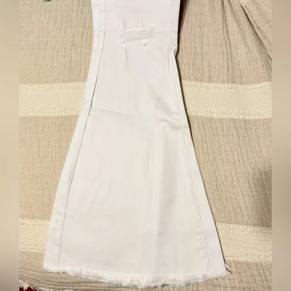 Fashion Nova Mystery Solved Extreme Bell Bottom Jeans- NWT - Picture 3 of 6